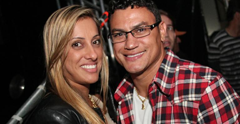 Popó assume namoro e já pensa em casamento