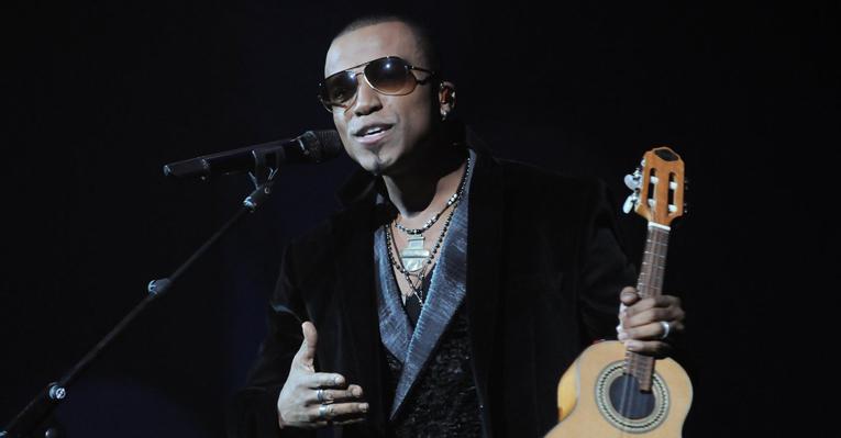 Alexandre Pires falará da acusação de racismo que sofreu na estreia de ‘Na Moral’
