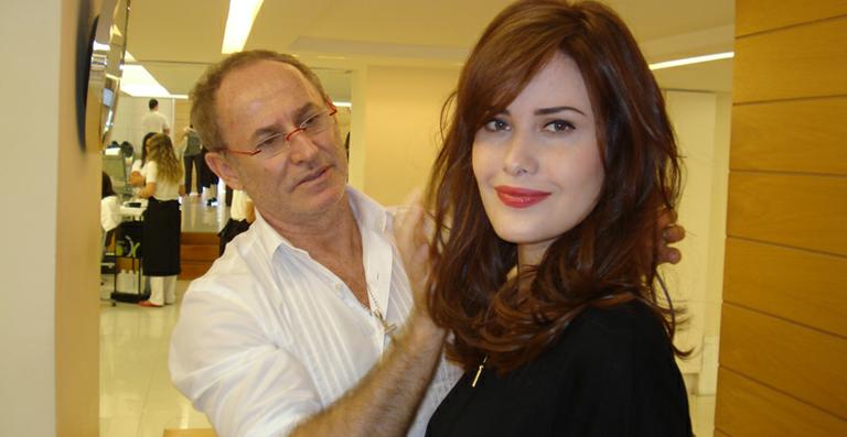 Mayana Moura volta a ser ruiva para nova novela das 7