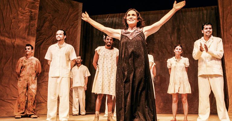 Regina Duarte festeja 50 anos de carreira com desafio