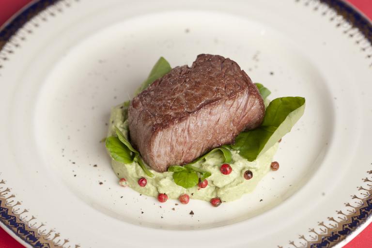 Filé mignon com maionese de ervas