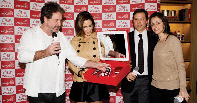 Guilhermina Guinle encontra o amigo Wanderley Nunes em lançamento