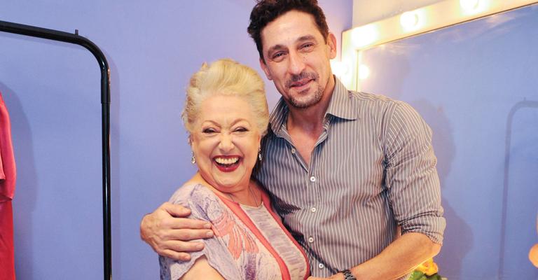 No palco, Tuca Andrada e Suely Franco celebram estreia de peça