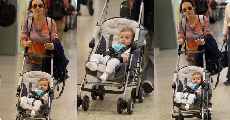 Gabriela Duarte é vista com o caçula Frederico em aeroporto do Rio
