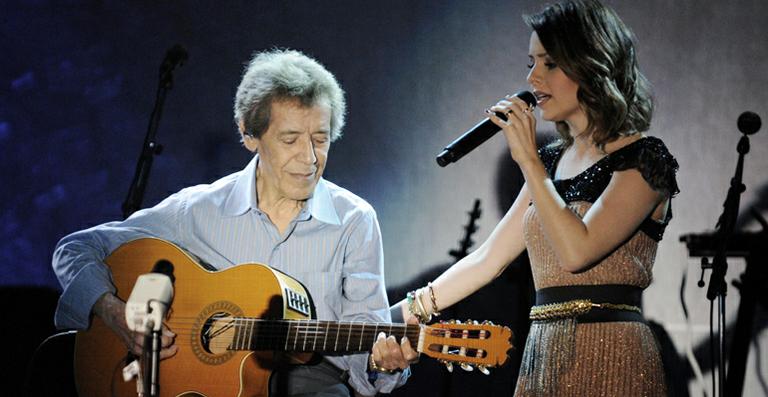 Sandy se apresenta com Zé do Rancho, seu avô