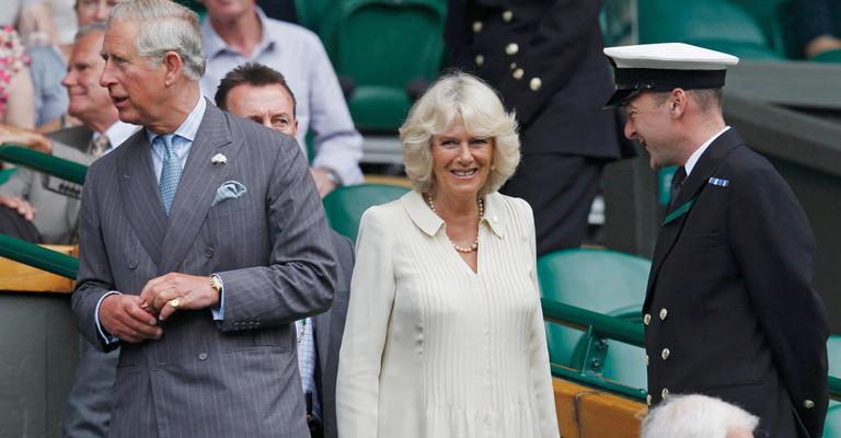 Príncipe Charles vibra no torneio de Wimbledon, em Londres