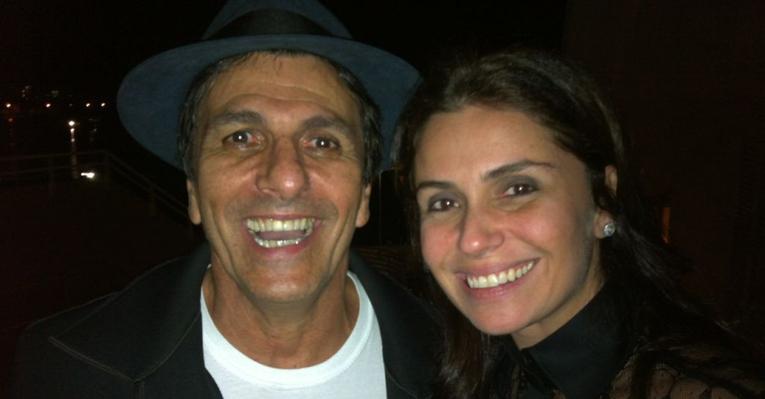 Giovanna Antonelli tieta Evandro Mesquita no show da banda Blitz no Rio