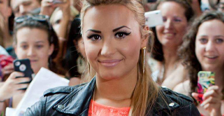 Demi Lovato apresentará a noite de premiação do Teen Choice Awards