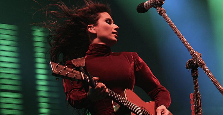 Paula Fernandes faz show em São Bernardo do Campo e recebe fãs nos bastidores