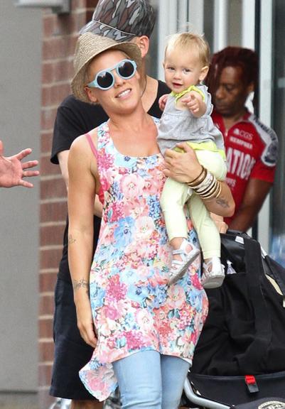 Pink Em Cantora Pink e a simpática Willow Sage - CARAS Brasil