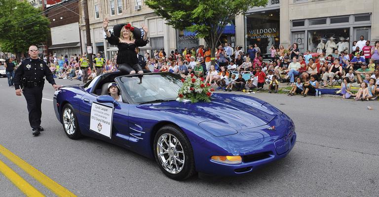 Cyndi Lauper é eleita madrinha de desfile de carros nos Estados Unidos