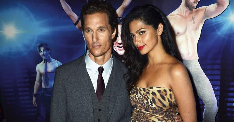 Grávida, Camila Alves vai à première com o amado