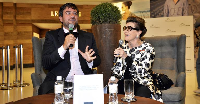 Costanza Pascolato participa de talk show em abertura de exposição sobre sua trajetória
