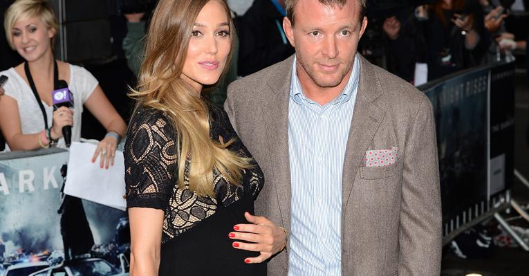 Jacqui Ainsley, namorada de Guy Ritchie, está grávida de novo
