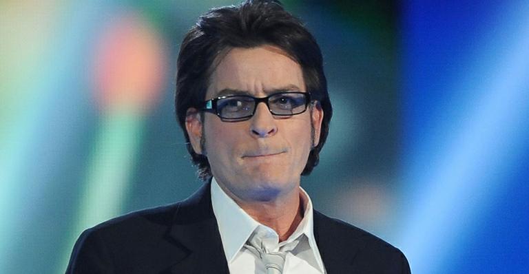 Após ser hospitalizado, Charlie Sheen volta a gravar a série ‘Anger Management’