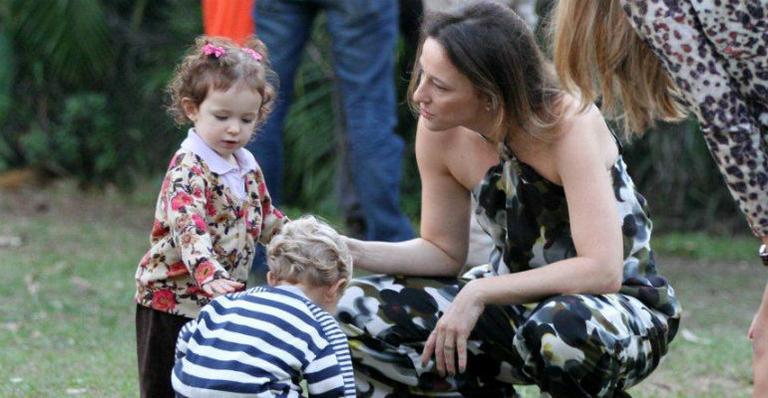 Paula Braun paparica filha na Lagoa