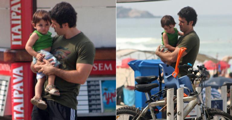 Eriberto Leão curte passeio com o filho no Rio de Janeiro