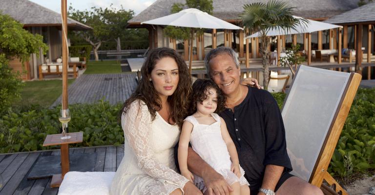 Jayme Monjardim e Tânia Mara aproveitam o Caribe com a filha