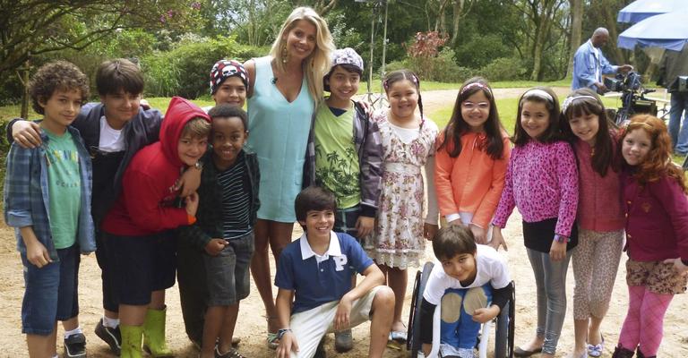 Karina Bacchi acompanha gravação da novela ‘Carossel’ em São Paulo
