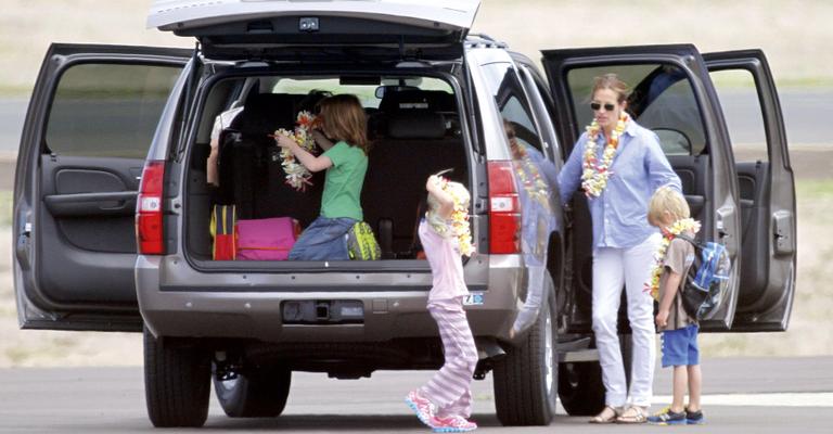 Julia Roberts viaja com os filhos para o Havaí