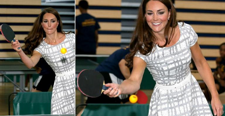 Kate Middleton joga tênis de mesa com look de verão