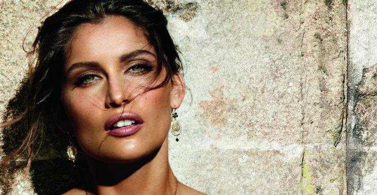 Laetitia Casta é a estrela da campanha da nova fragrância da Dolce & Gabbana
