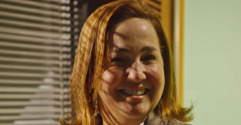 Claudia Jimenez se recupera bem da cirurgia