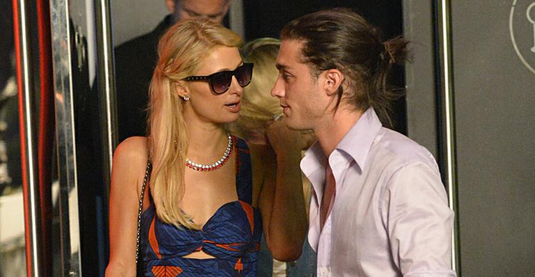 Paris Hilton curte balada em Saint-Tropez com bilionário líbio