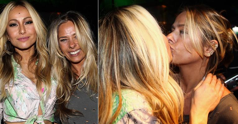 Adriane Galisteu e Sabrina Sato dão selinho na Festa do Seo João