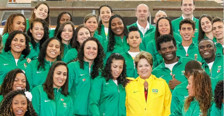 Dilma Rousseff visita atletas brasileiros em Londres
