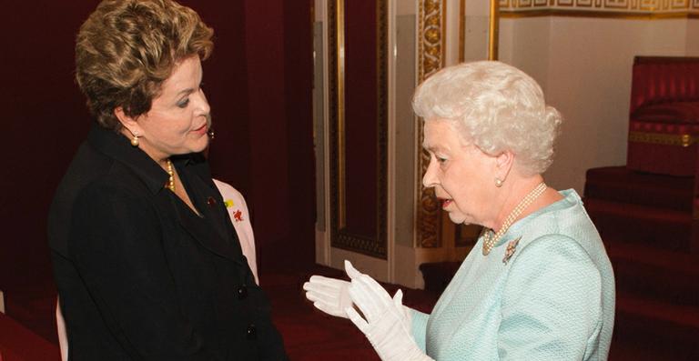 Elizabeth II oferece coquetel a Dilma Rousseff antes de abertura da Olimpíada