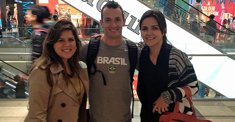 Diego Hypólito passeia em shopping após derrota na ginástica