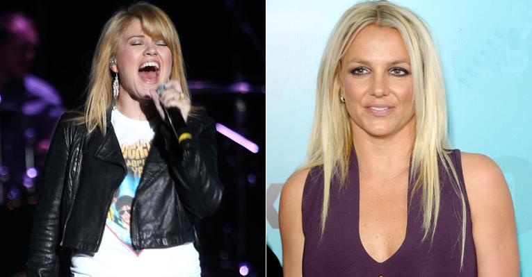 Kelly Clarkson canta música de Britney Spears em show