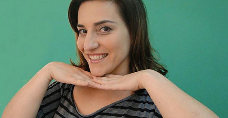 Simone Gutierrez ensina passo a passo de maquiagem para o dia a dia