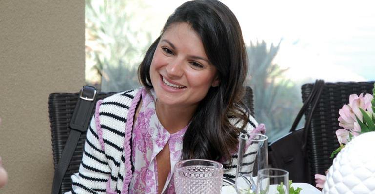 Sophia Alckmin confere coquetel de loja da grife Schutz