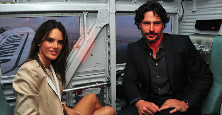 Alessandra Ambrosio sobrevoa Nova York ao lado de Joe Manganiello