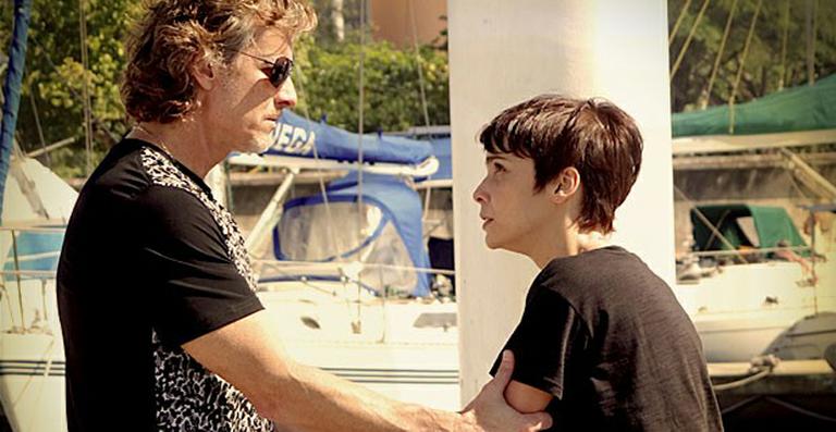 ‘Avenida Brasil’: Max tenta sequestrar Nina em alto mar