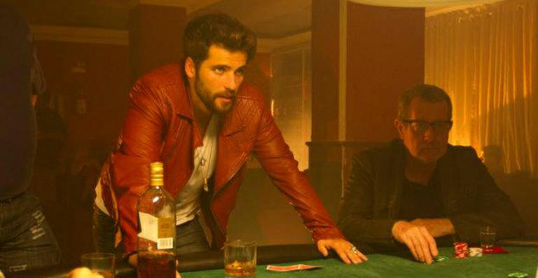Bruno Gagliasso aparece barbudo em fotos de divulgação do seu novo filme