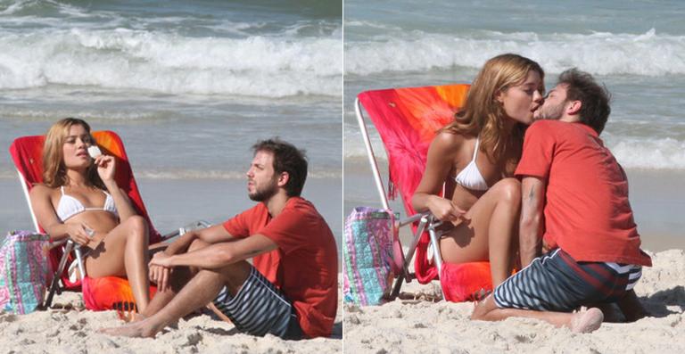 Sophie Charlotte grava cena de beijo na praia