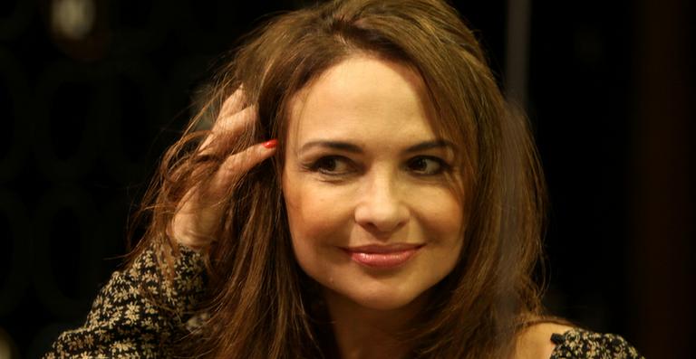 Luiza Tomé tem crise de enxaqueca e é internada em hospital