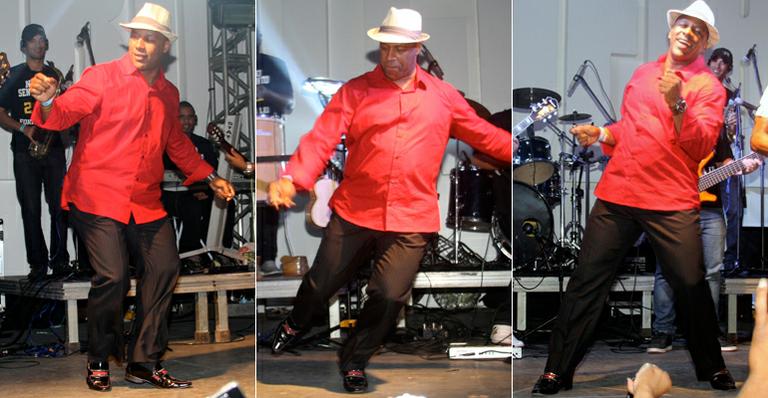 Aílton Graça capricha no samba em show no Rio