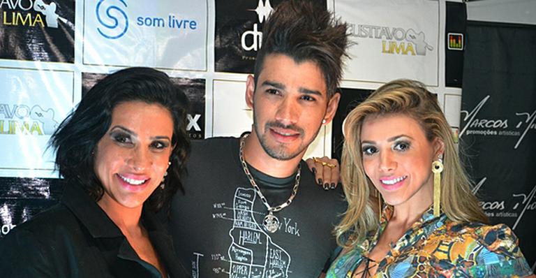 Scheila Carvalho e ex-BBB Fabiana tietam Gusttavo Lima no Rodeio de Jaguariúna