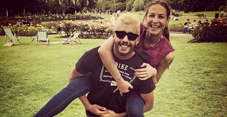 Luana Piovani e Pedro Scooby fazem piquenique em Londres