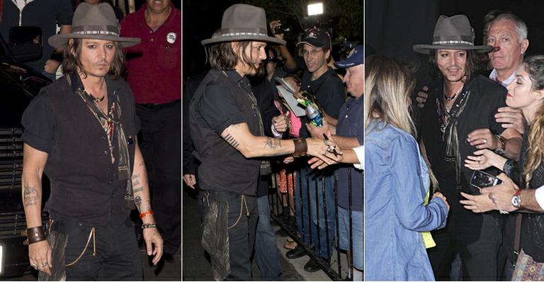 Johnny Depp curte primeira balada após o fim do casamento com Vanessa Paradis