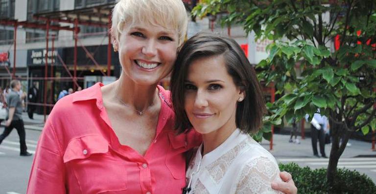 Xuxa encontra Deborah Secco em Nova York