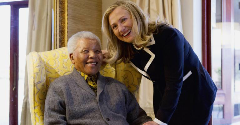 Nelson Mandela recebe visita de Hillary Clinton