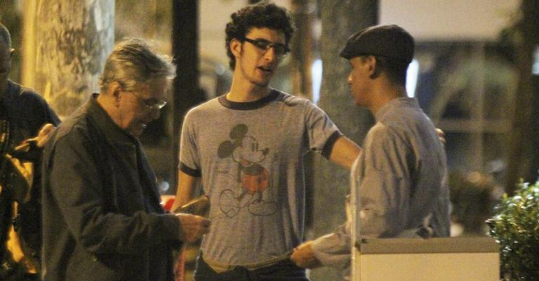 Caetano Veloso bate papo com o filho no Rio