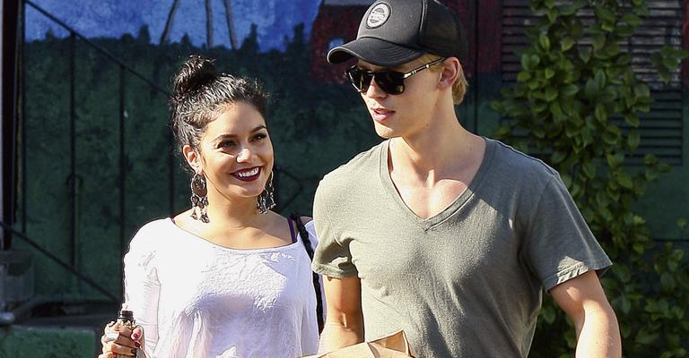 Vanessa Hudgens tem tarde romântica em Los Angeles