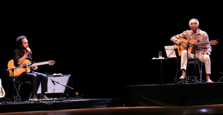 Gilberto Gil se apresenta com o filho Bem