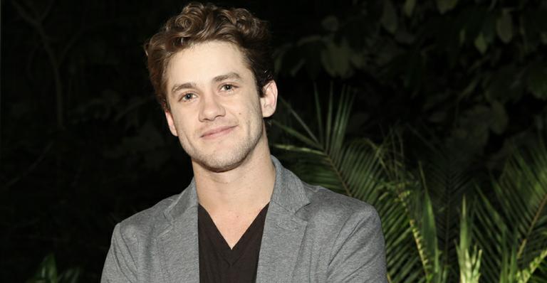 Leonardo Miggiorin será um professor de física na nova temporada de ‘Malhação’